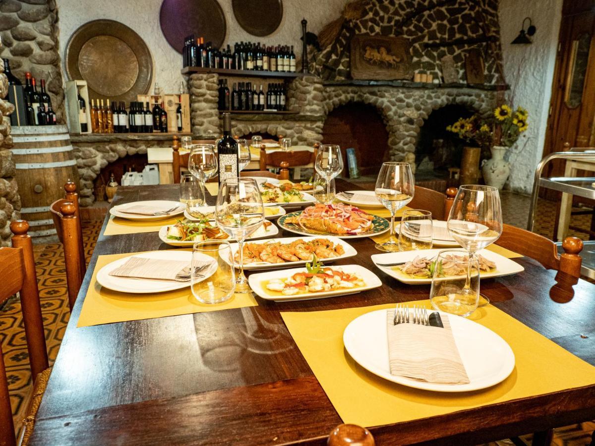 Albergo Ristorante Locanda Rosella Giba Bagian luar foto
