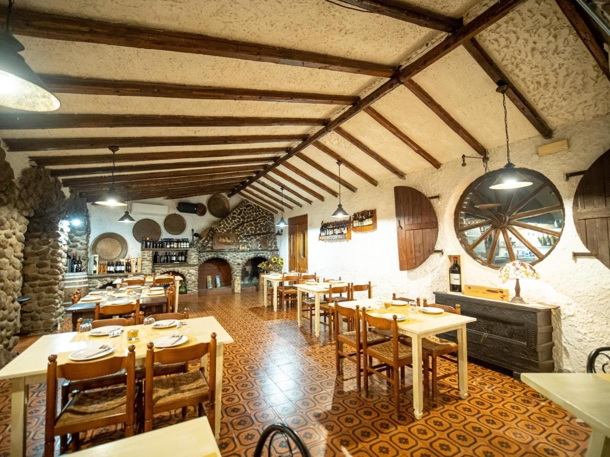 Albergo Ristorante Locanda Rosella Giba Bagian luar foto