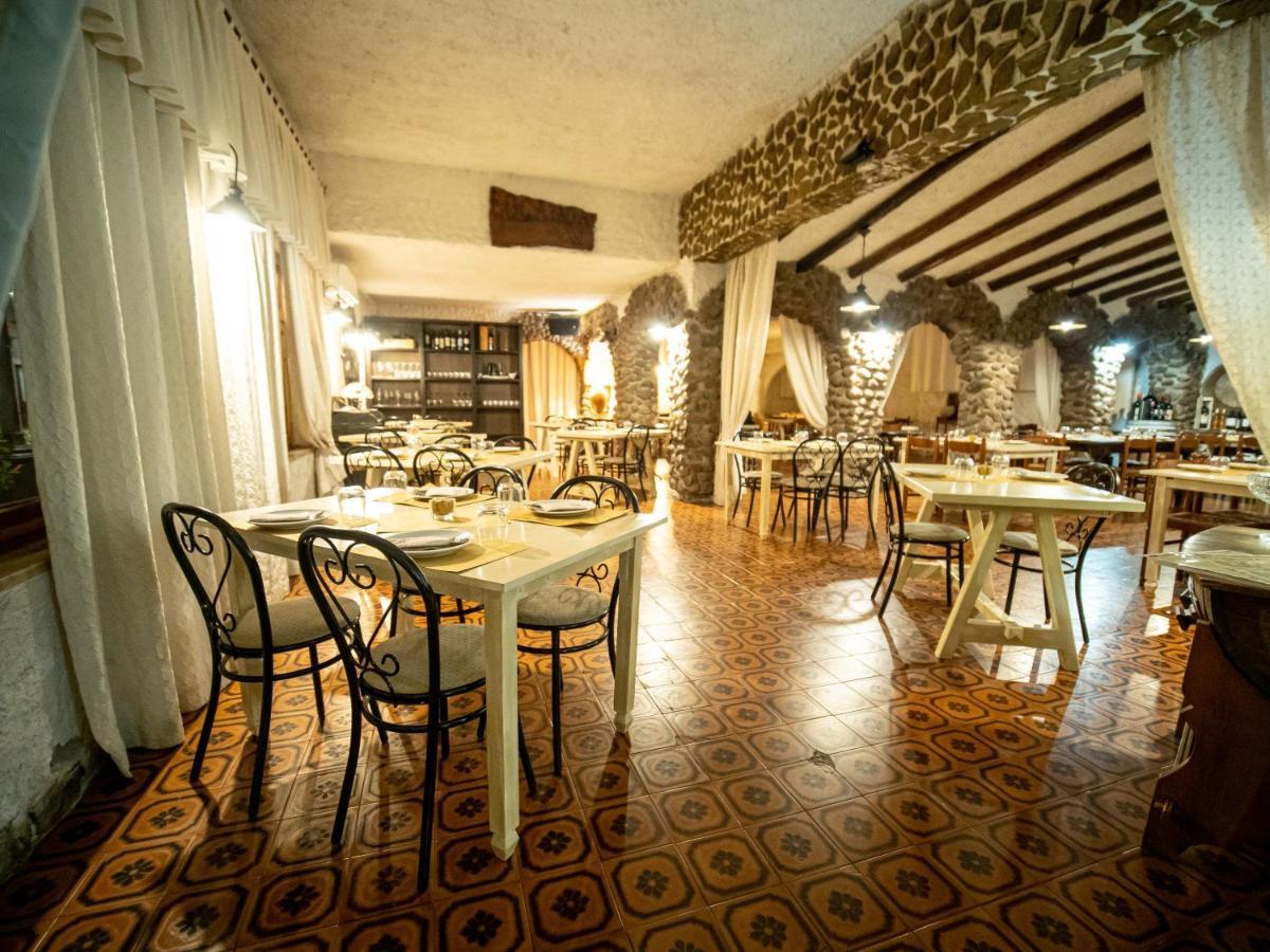 Albergo Ristorante Locanda Rosella Giba Bagian luar foto