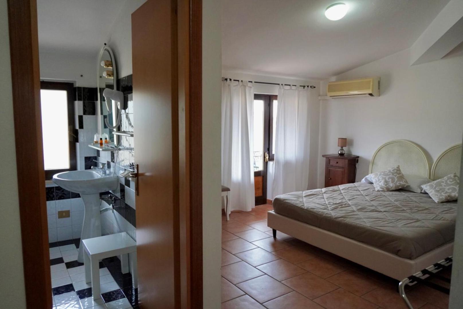 Albergo Ristorante Locanda Rosella Giba Bagian luar foto
