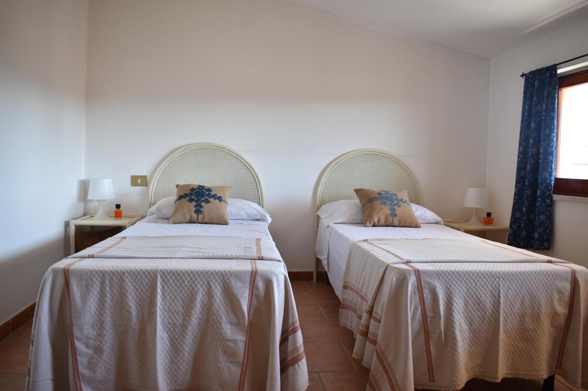 Albergo Ristorante Locanda Rosella Giba Bagian luar foto