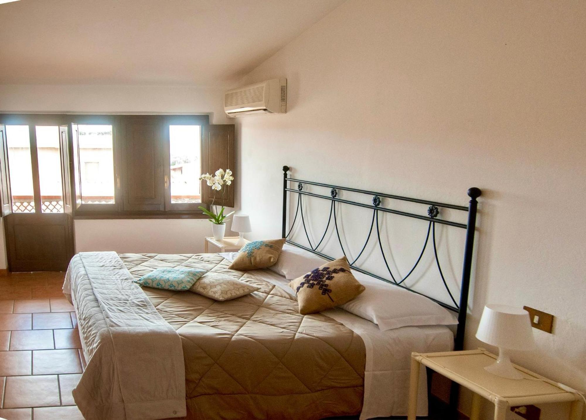 Albergo Ristorante Locanda Rosella Giba Bagian luar foto